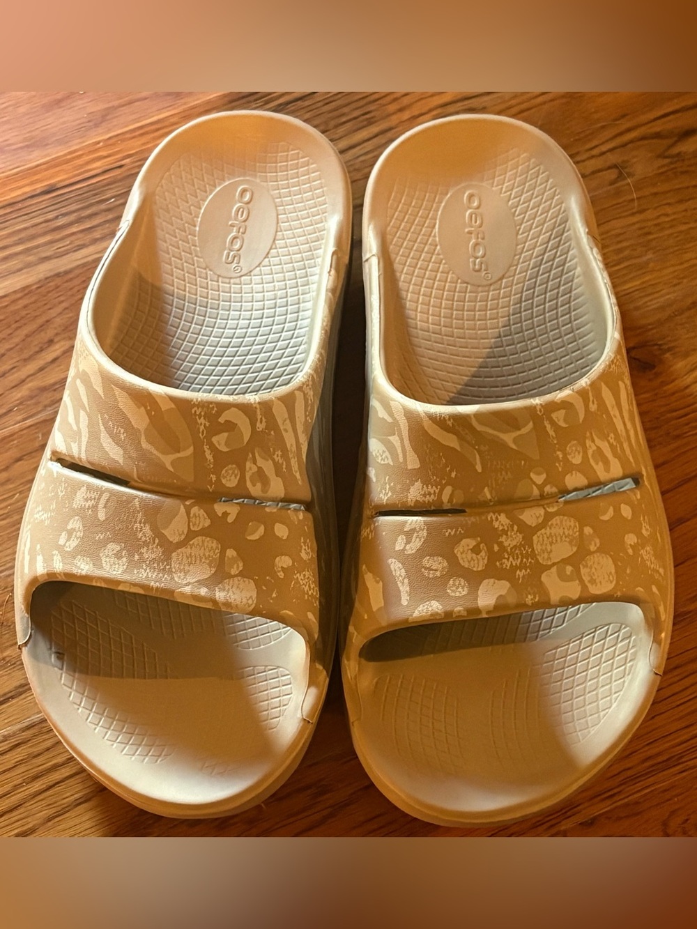 Oofos OOahh Sport Flex Sandal, White/Gray, M8 W10
